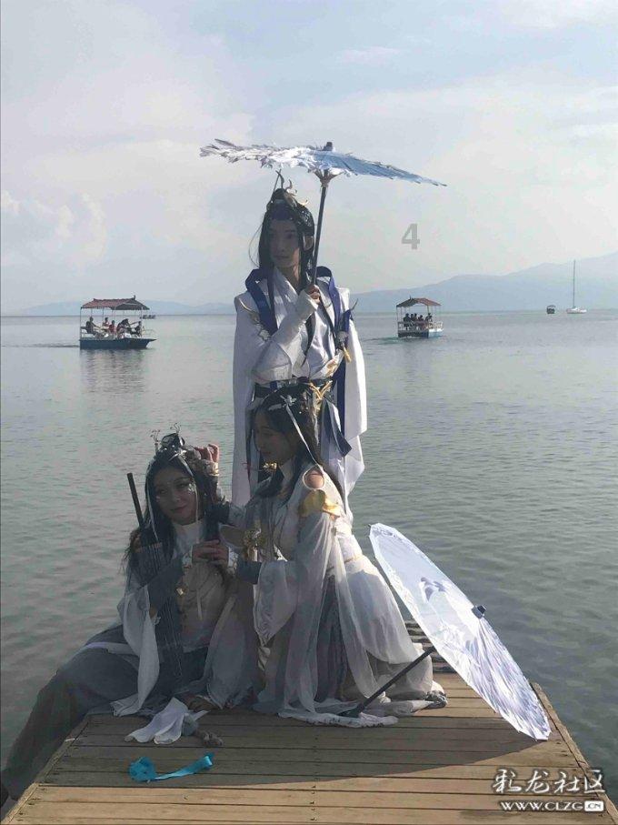 逃离黑与白的房间
